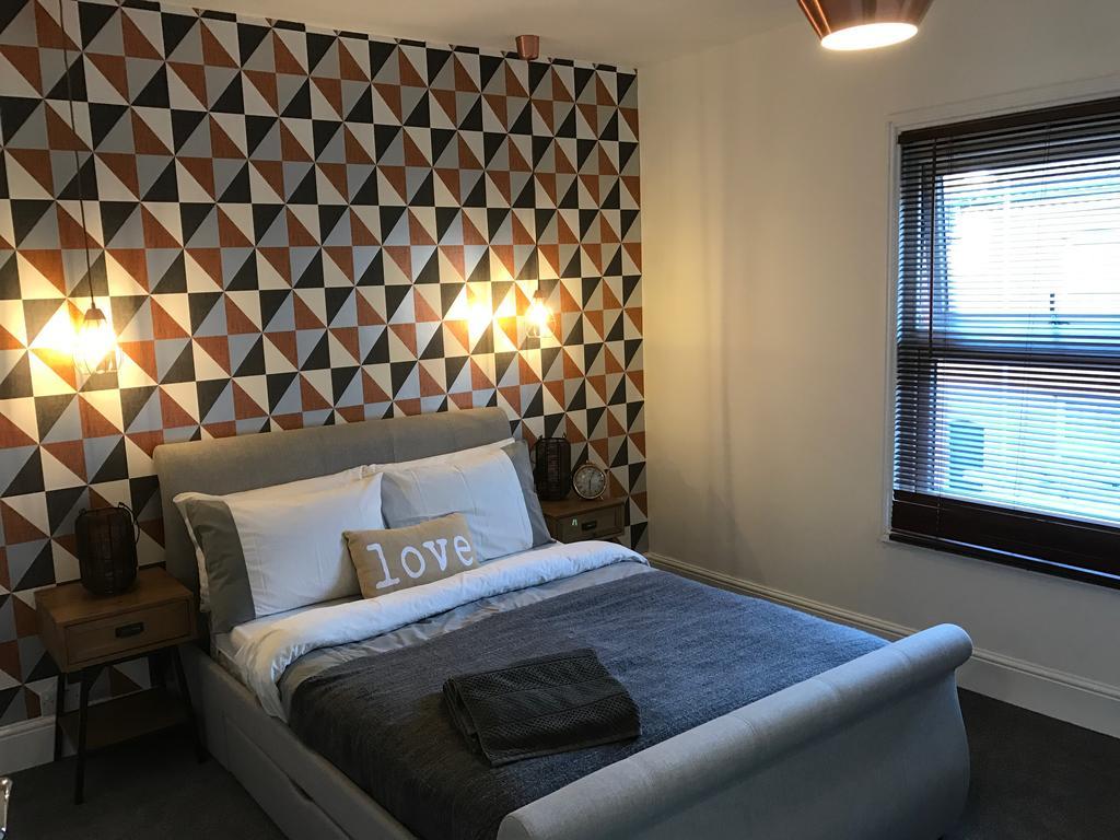 Cambridge House - Modern 2 Bedroom House, Close To Luton Airport & Town Centre Exteriör bild